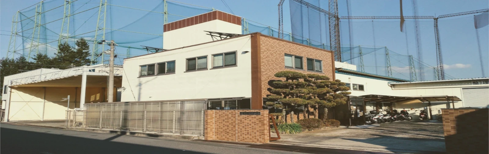 木谷電器 枚方本社。太陽光発電用接続箱の設計・開発、および高耐候性コネクタ付きケーブルのアセンブリ拠点。