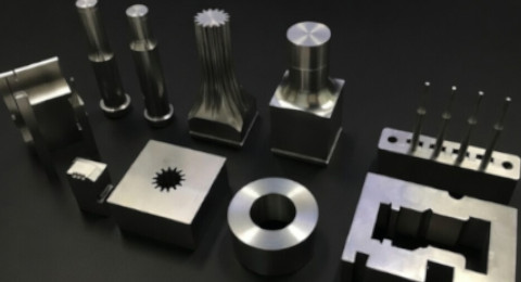 多数の金型精密部品