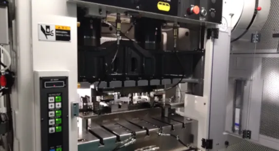 順送プレス加工・厚板プレス加工（金型設計から量産まで対応）の大型プレス機