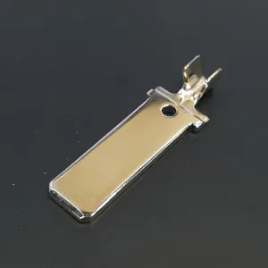 タフピッチ銅（純銅）にニッケルメッキを施した200Vコンセントプラグ端子の精密プレス加工品。